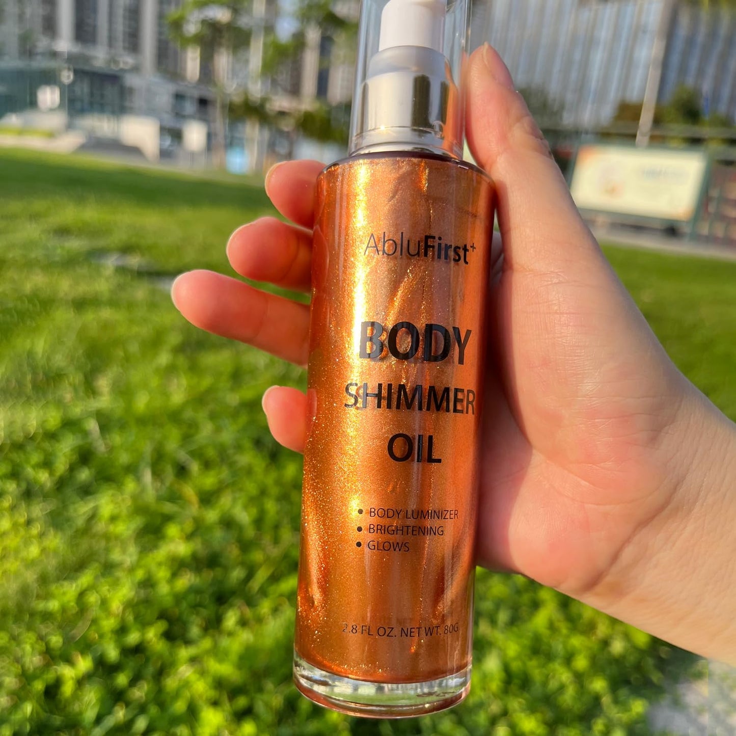 Shimmer Body Oil 4 Colors Summer Body Glitter Moisturizing Light Shimmer Glow Non-Sticky Summer Body Luminizer and Illuminator Smooth (2.8 Fl Oz (Pack of 1), Gold)